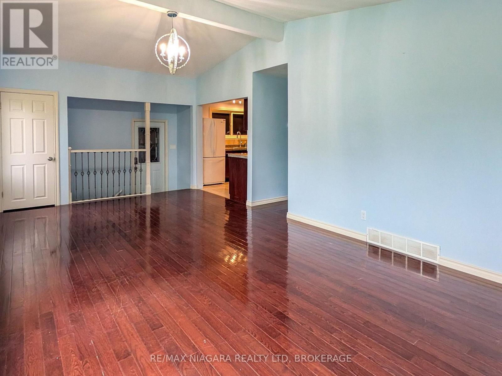 6122 MAYFAIR DRIVE, Niagara Falls (Church's Lane) — photo 2