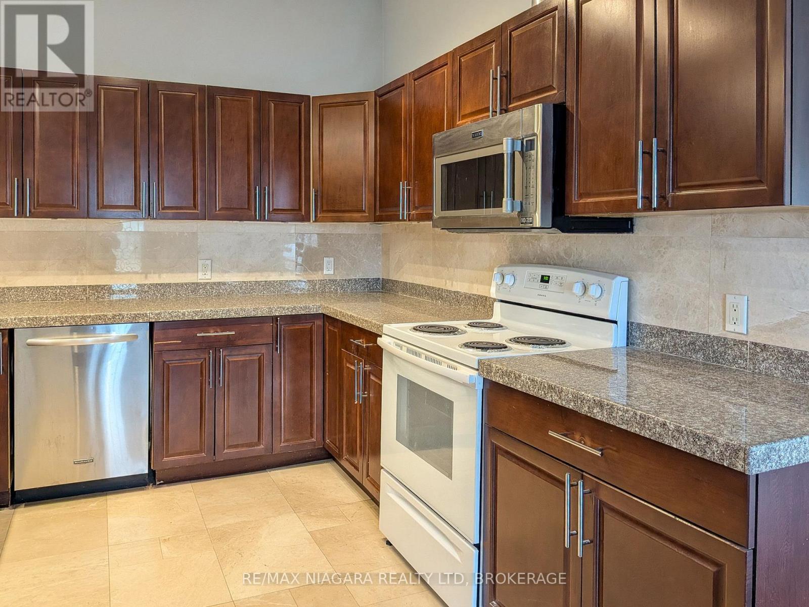 6122 MAYFAIR DRIVE - 8