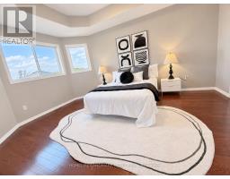 Bedroom 3 - 813 Stonehaven Avenue, Newmarket, ON L3X2K3 Photo 8