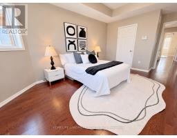 813 Stonehaven Avenue, Newmarket, ON L3X2K3 Photo 9