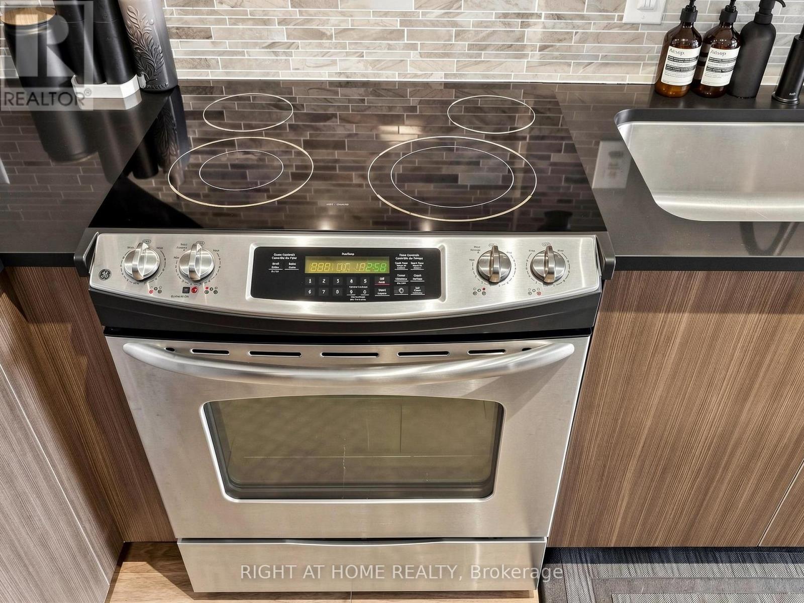 1609- 1 Michael Power Place, Toronto, ON photo 31