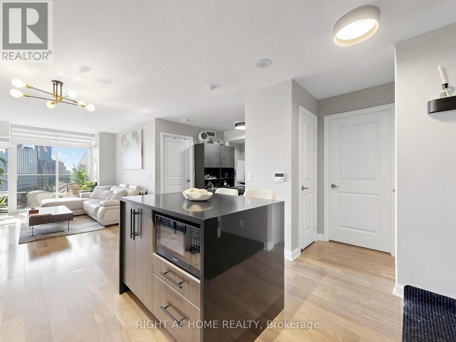 1609 - 1 MICHAEL POWER PLACE, Toronto (Islington-City Centre West) — photo 9