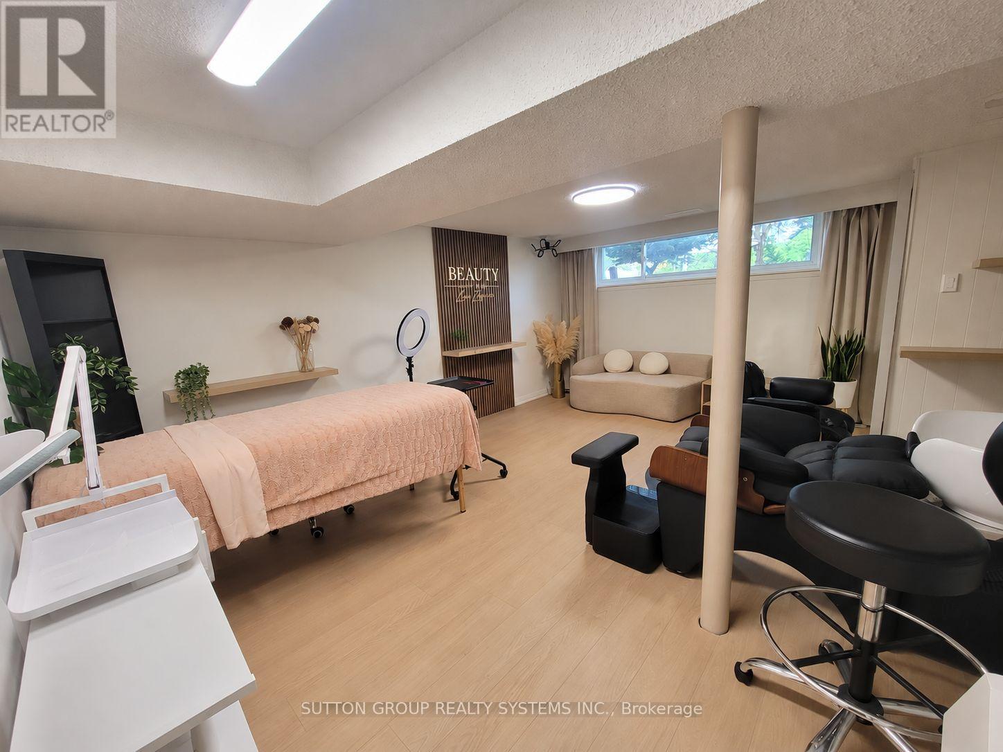 7 Pecan Court, Toronto, ON photo 15