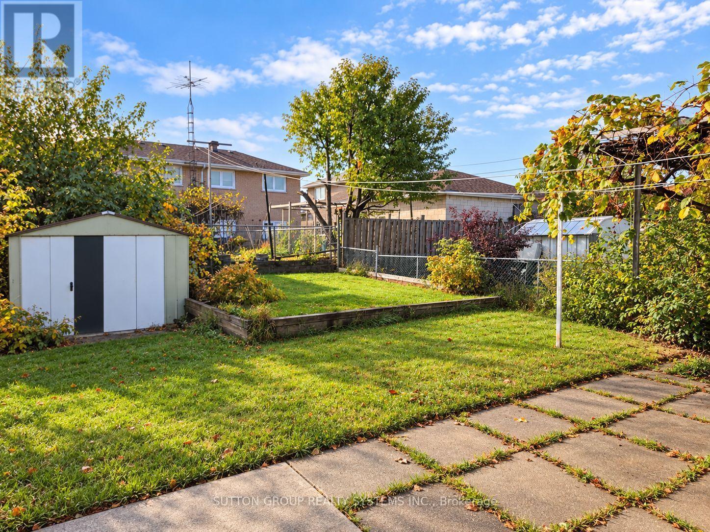 7 Pecan Court, Toronto, ON photo 18