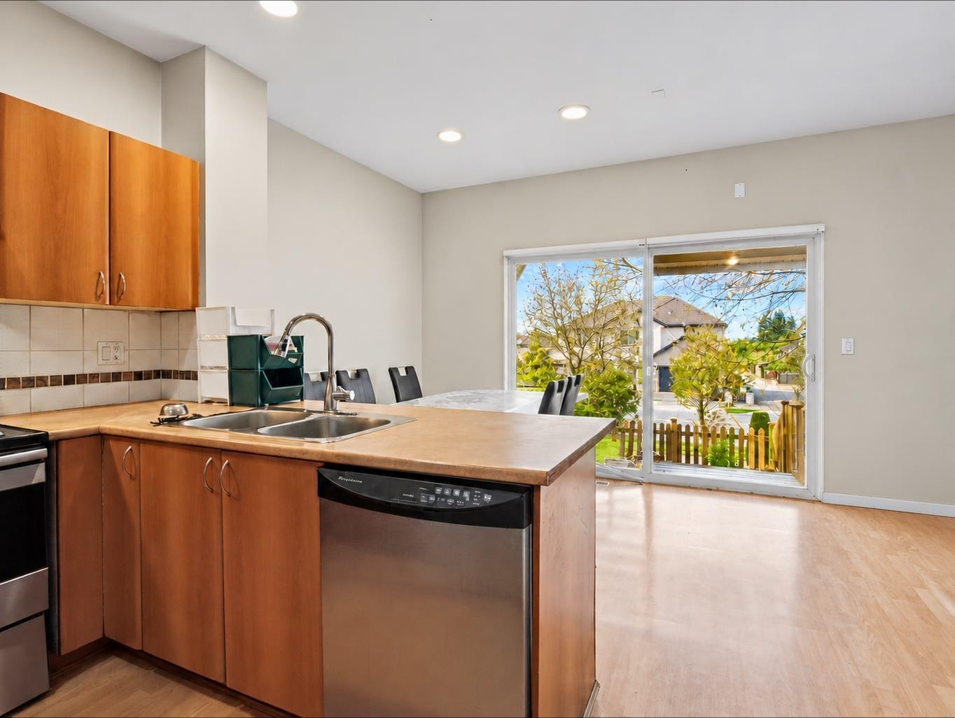 2 Bed, 3 Bath House for Sale in Surrey – 37 6366 126 STREET, Surrey – MLS# R3174512 - Image 11