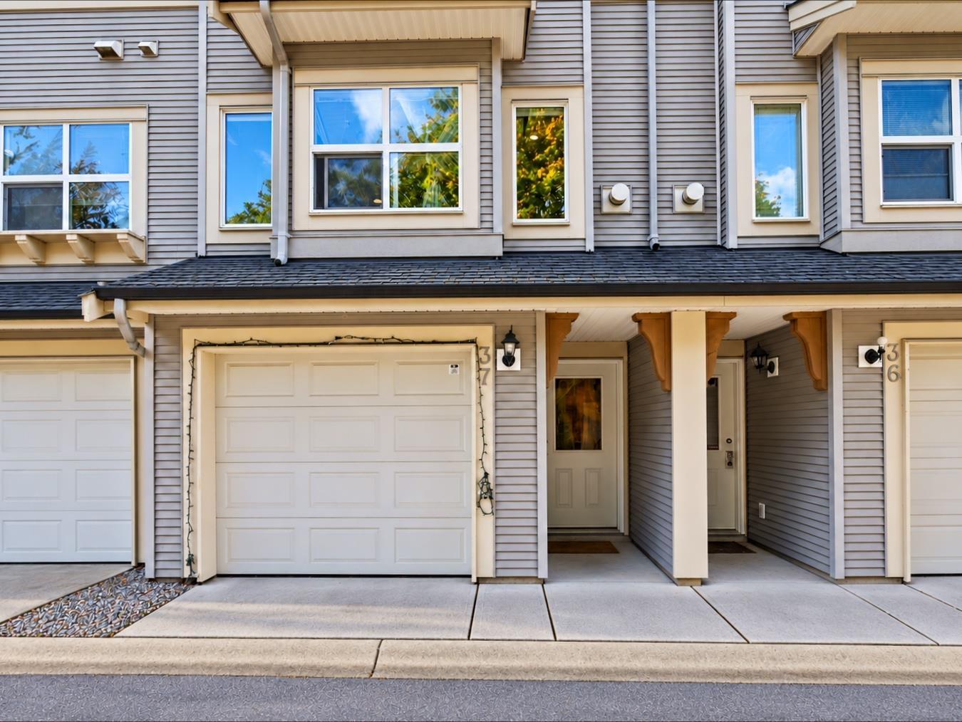 2 Bed, 3 Bath House for Sale in Surrey – 37 6366 126 STREET, Surrey – MLS# R3174512 - Image 2