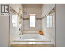 7036 Con-ada Rd, Central Saanich, BC V8M1E7 Photo 26