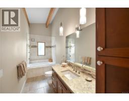 7036 Con-ada Rd, Central Saanich, BC V8M1E7 Photo 28