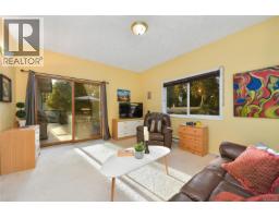 7036 Con-ada Rd, Central Saanich, BC V8M1E7 Photo 19