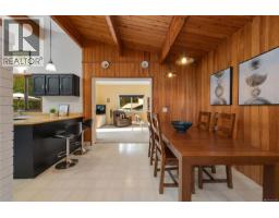 7036 Con-ada Rd, Central Saanich, BC V8M1E7 Photo 16
