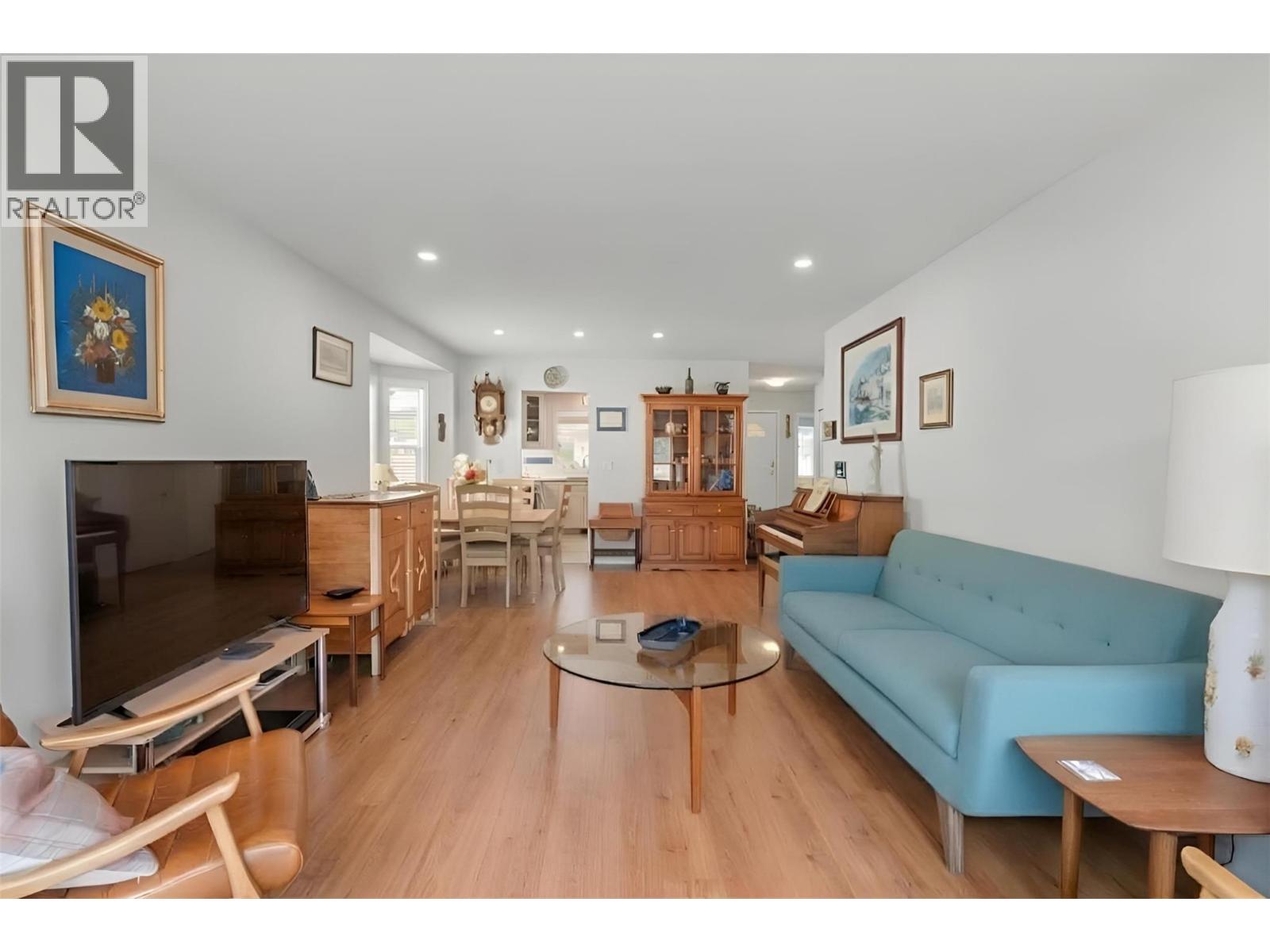 #17 3850 Argyle Avenue - 12