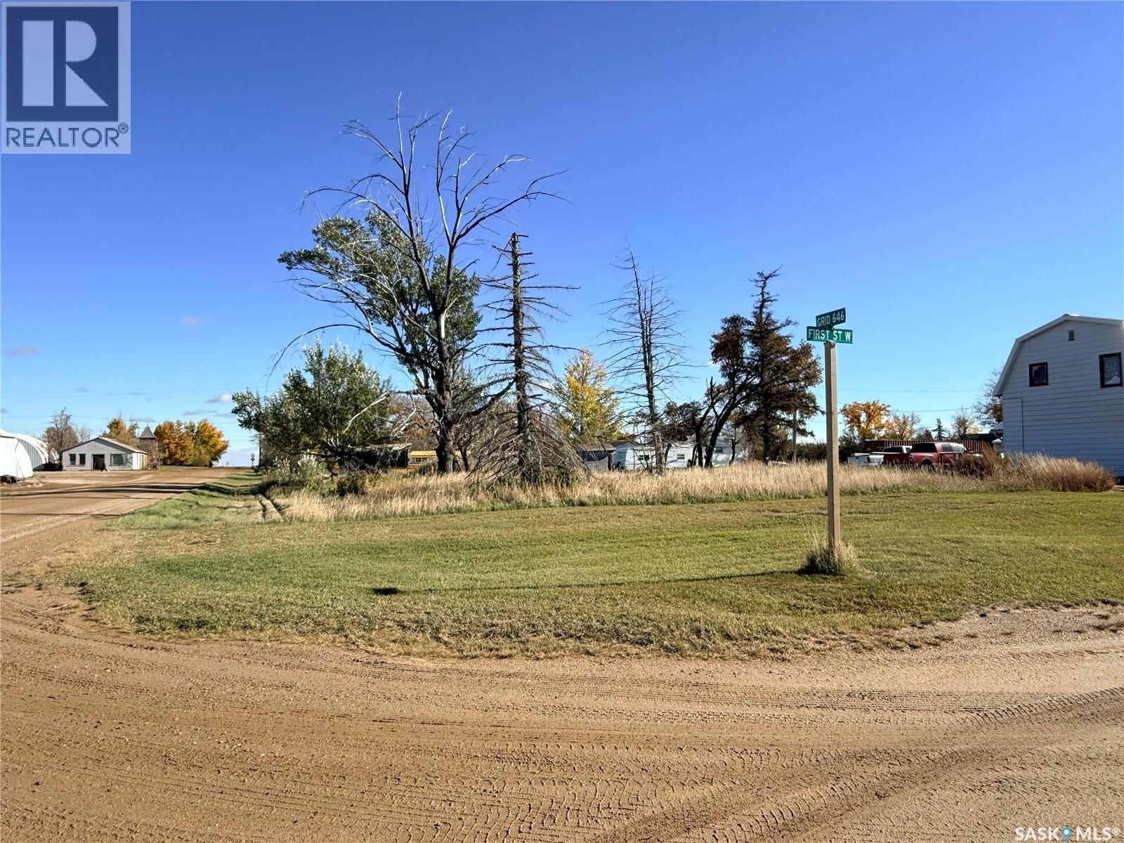 - 1st STREET W, Coteau Rm No. 255 — photo 4