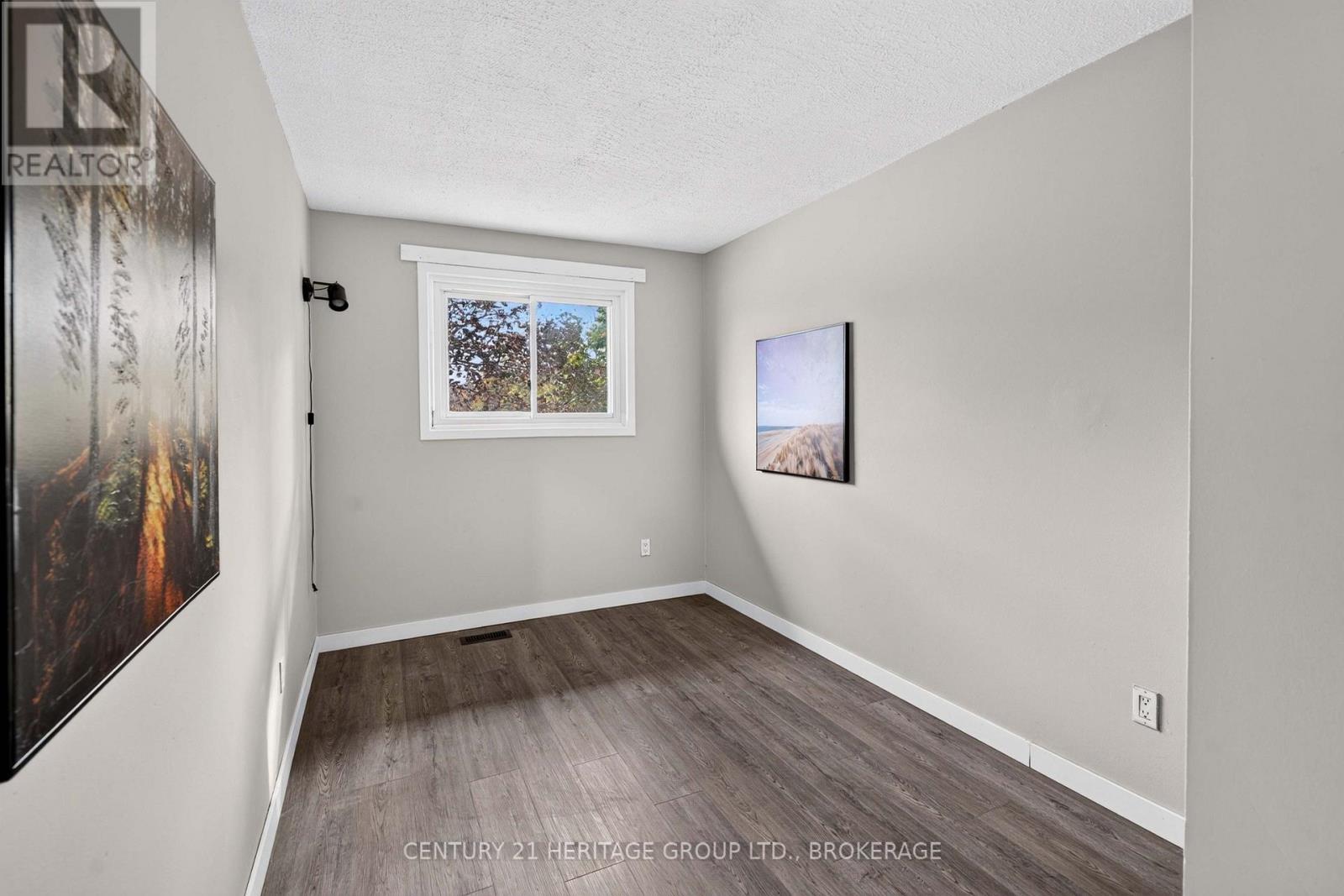 54 Woodstone Crescent — photo 16