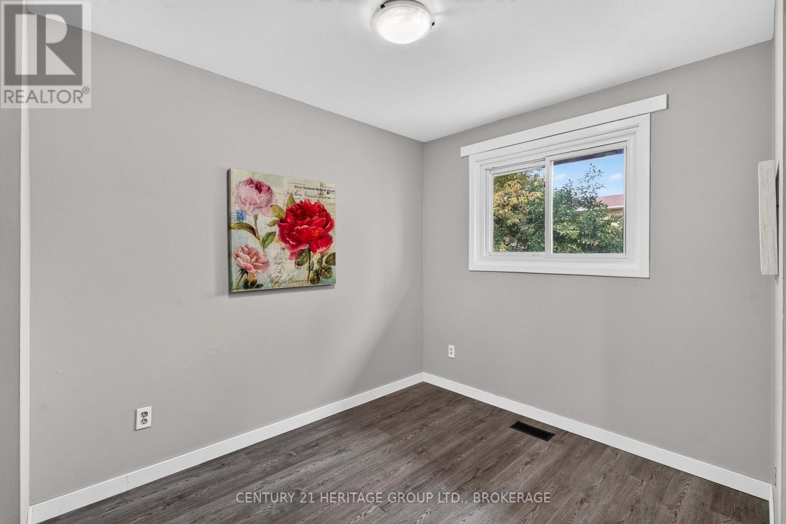 54 WOODSTONE CRESCENT - 24