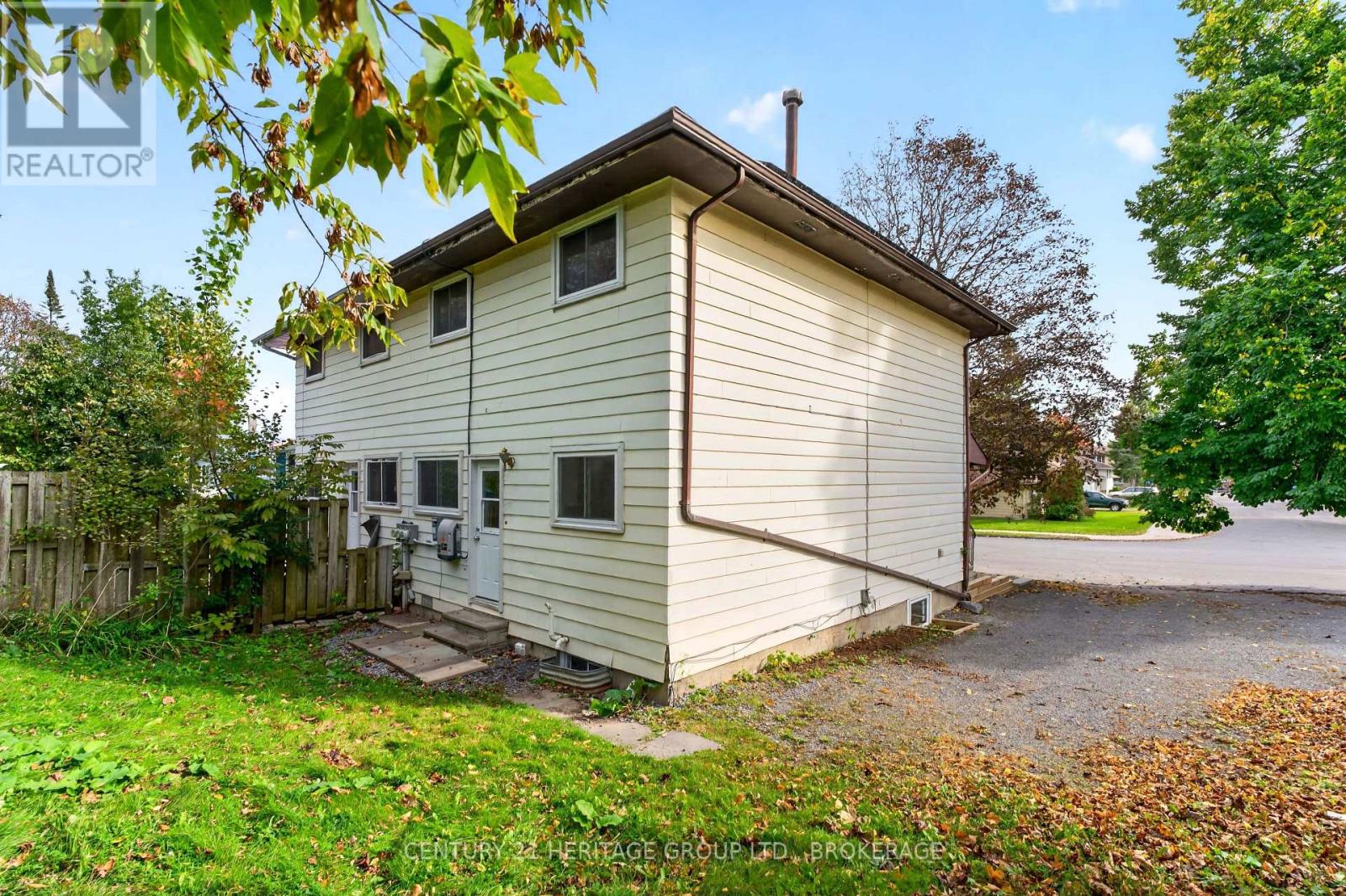 54 Woodstone Crescent — photo 4