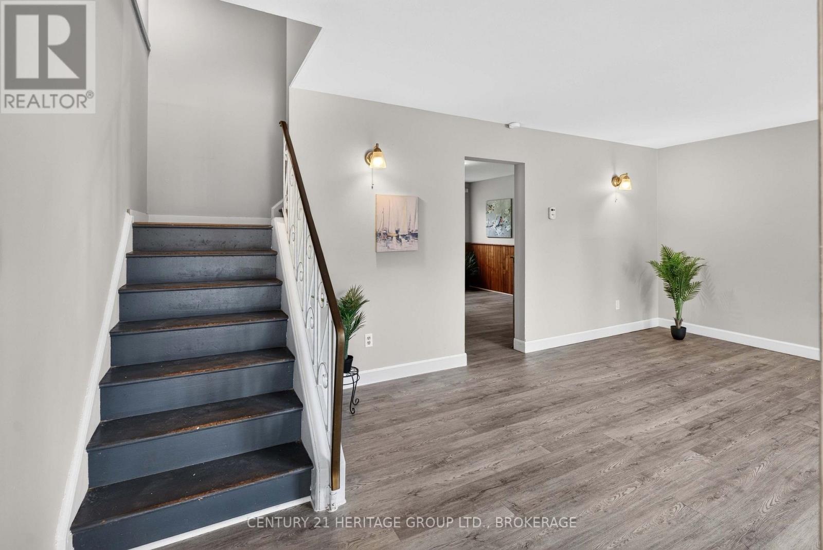 54 Woodstone Crescent — photo 7
