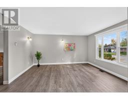 Bedroom 2 - 54 Woodstone Crescent, Kingston, ON K7M6K9 Photo 8