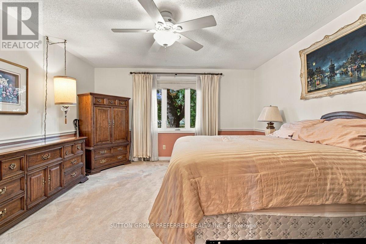 55 Fiddlers Green Road — photo 15