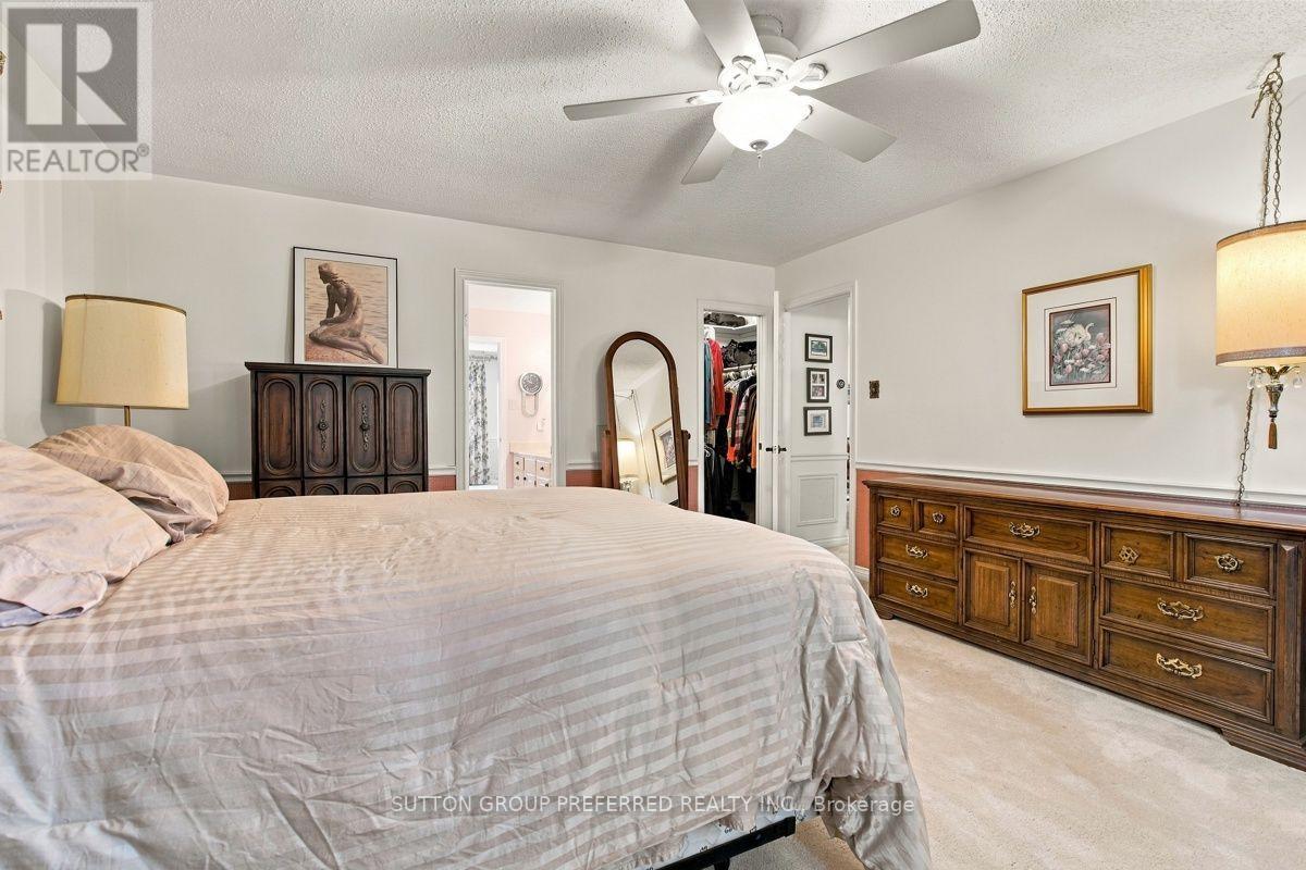 55 Fiddlers Green Road — photo 16