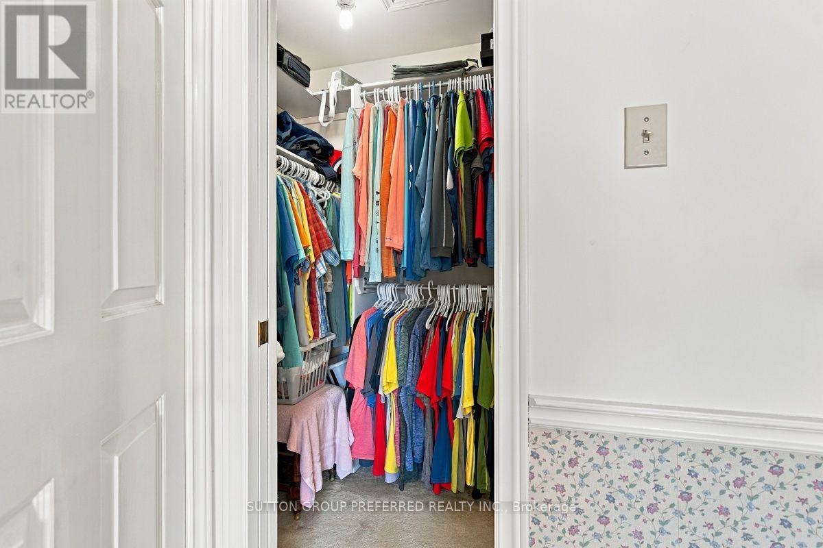 55 Fiddlers Green Road — photo 24