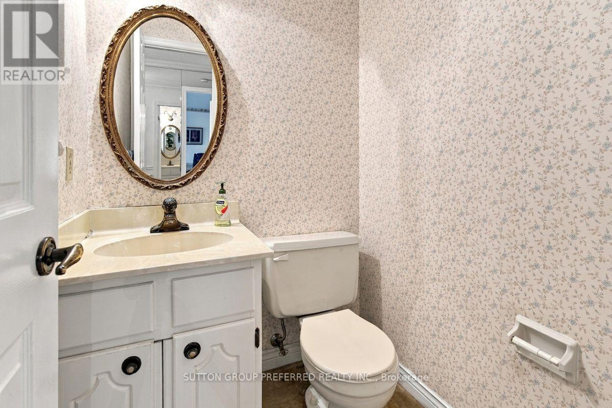 55 Fiddlers Green Road — photo 27