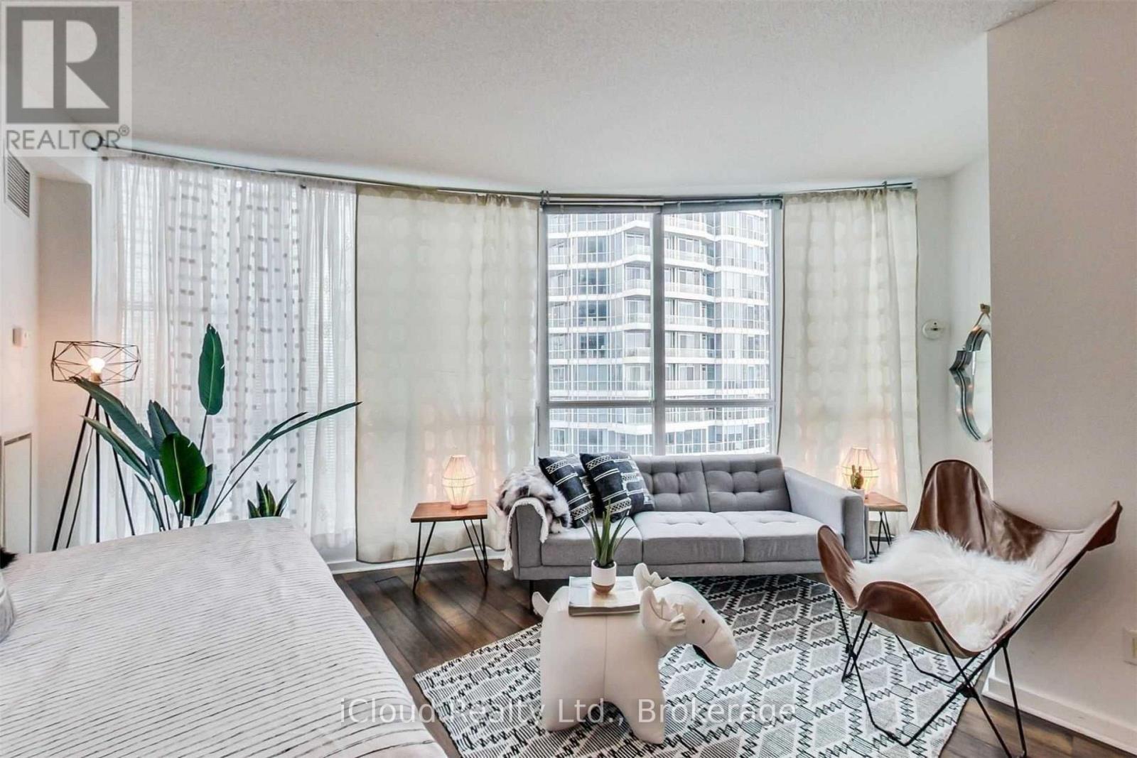 208 Queens Quay — photo 11