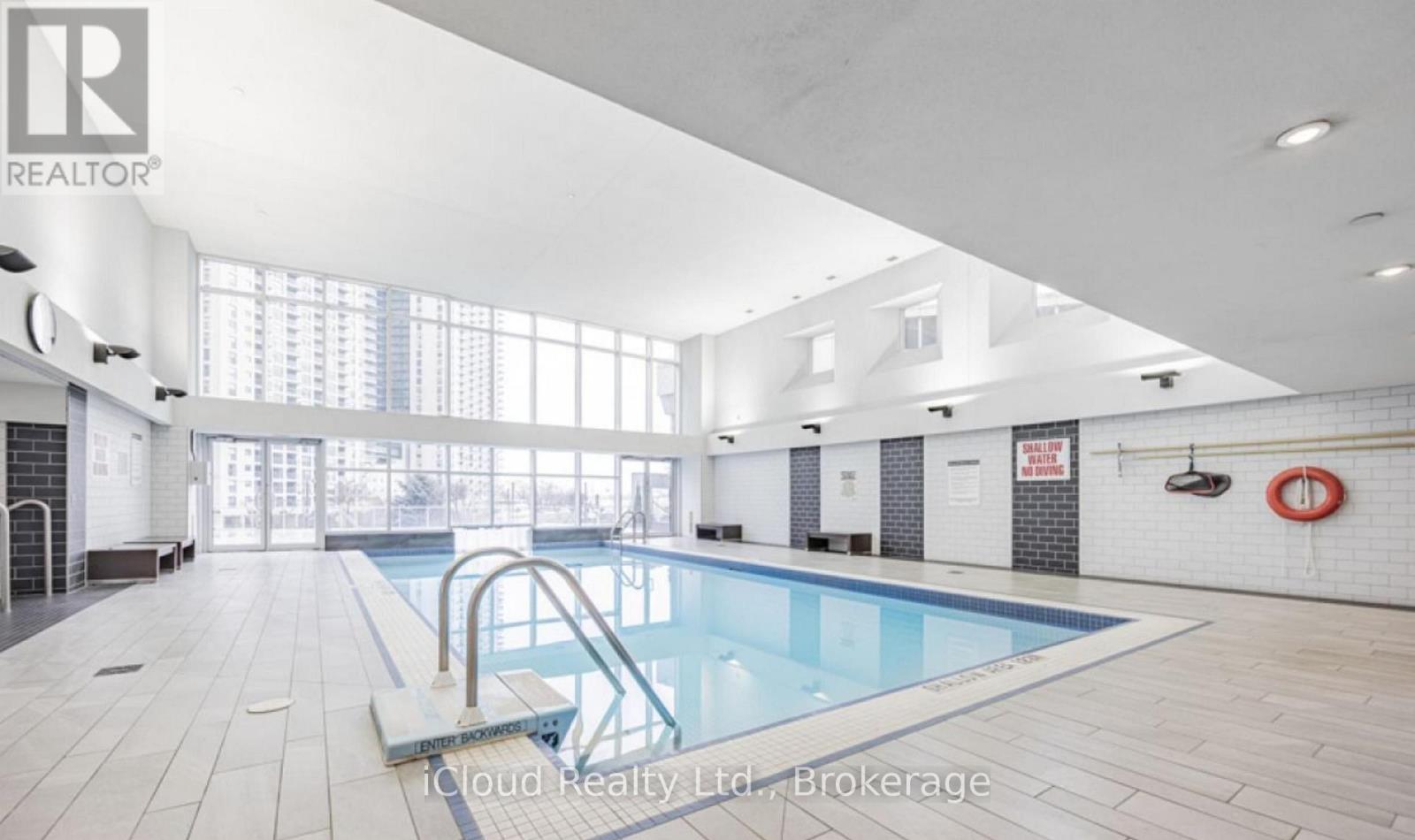 208 Queens Quay — photo 14
