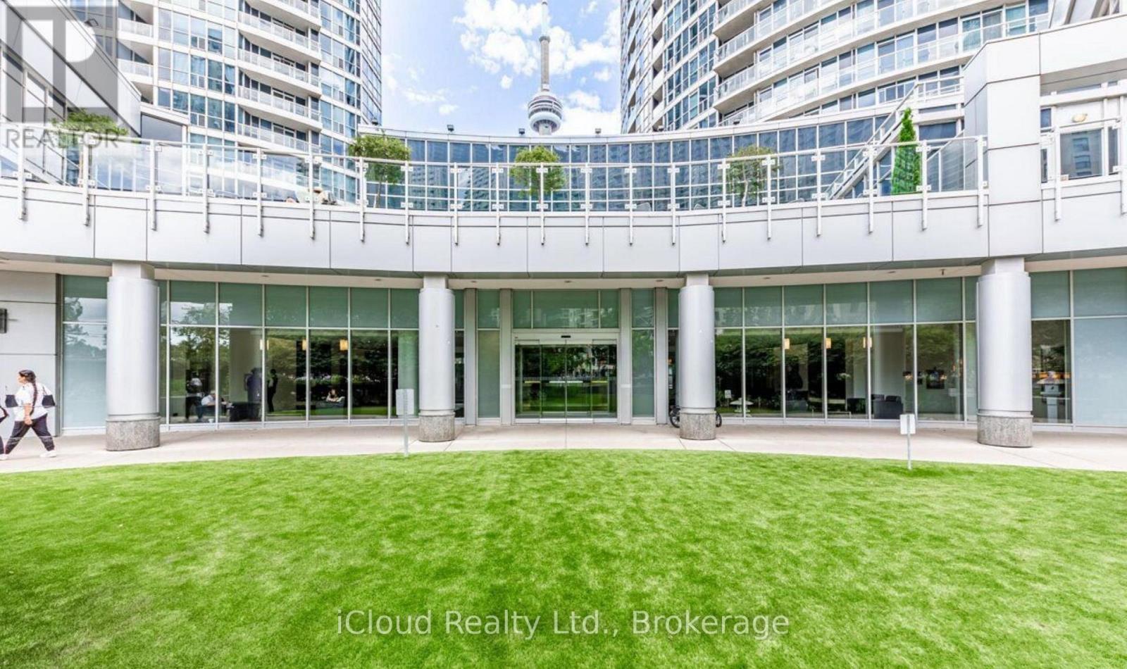 208 Queens Quay — photo 2