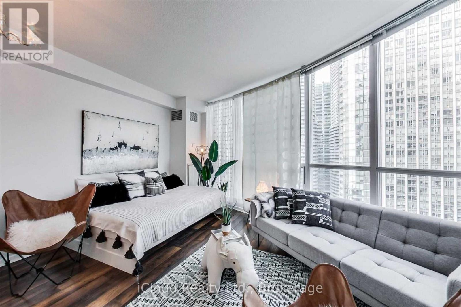208 Queens Quay — photo 8