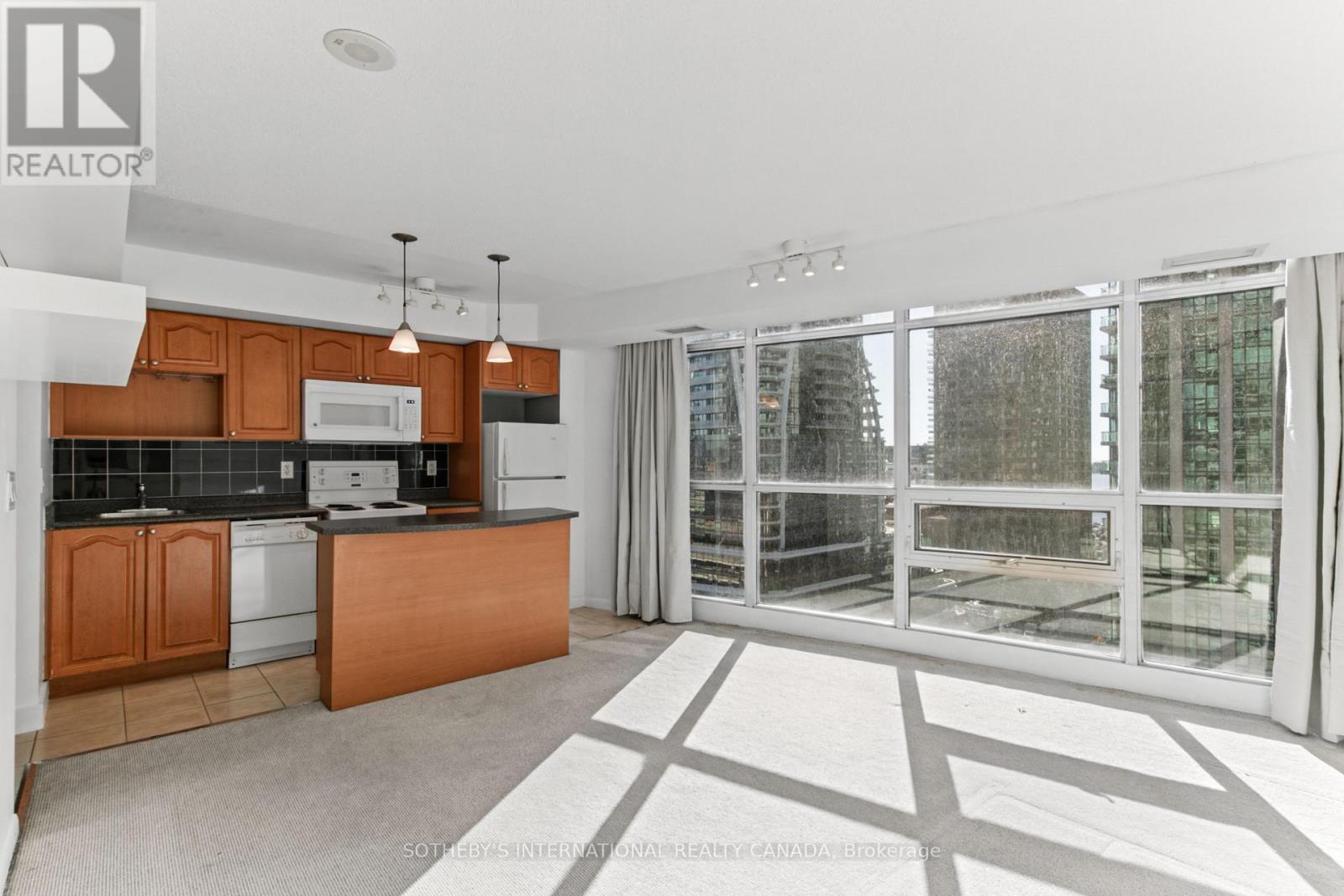 18 Yonge Street — photo 12