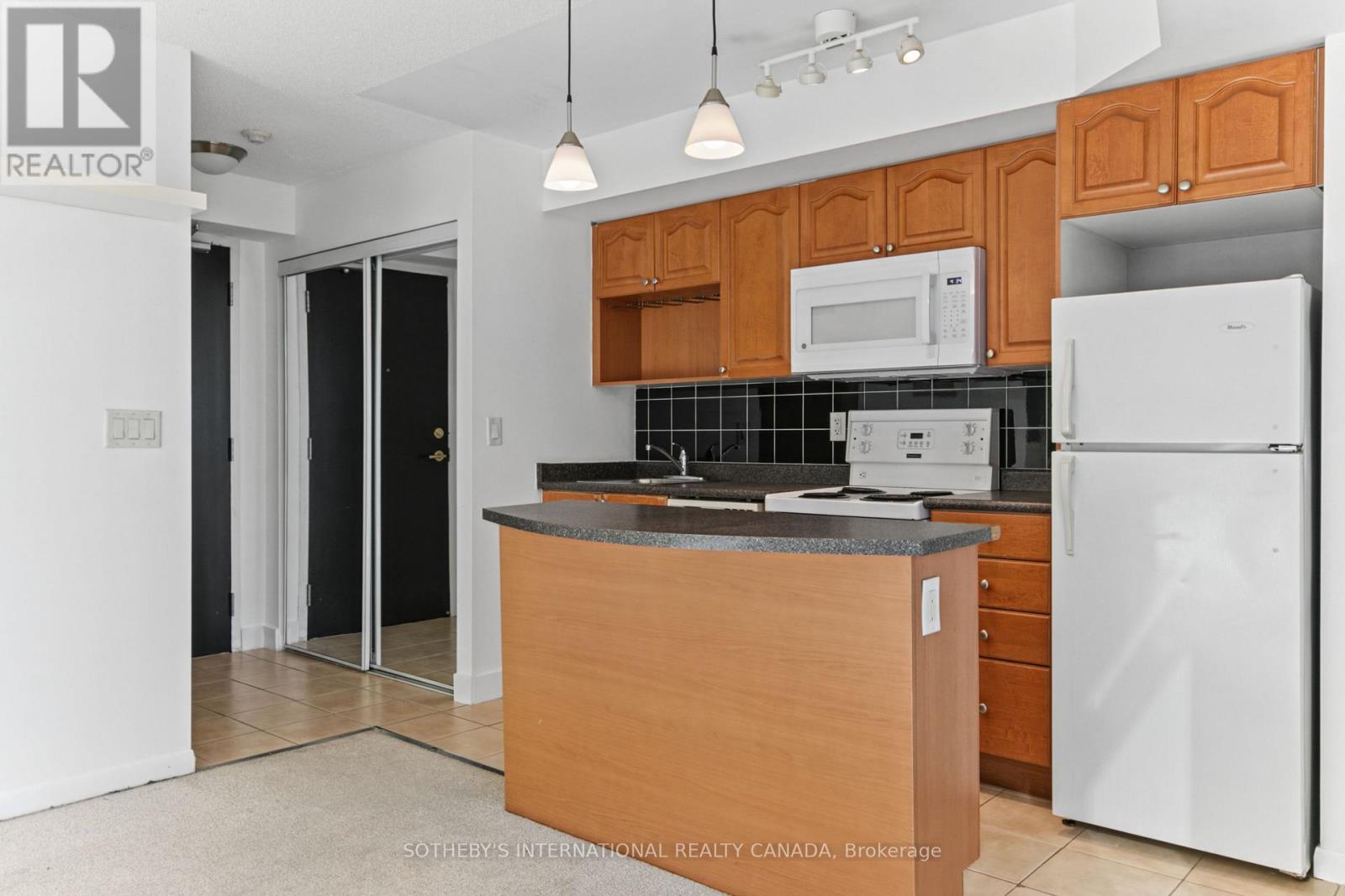18 Yonge Street — photo 15