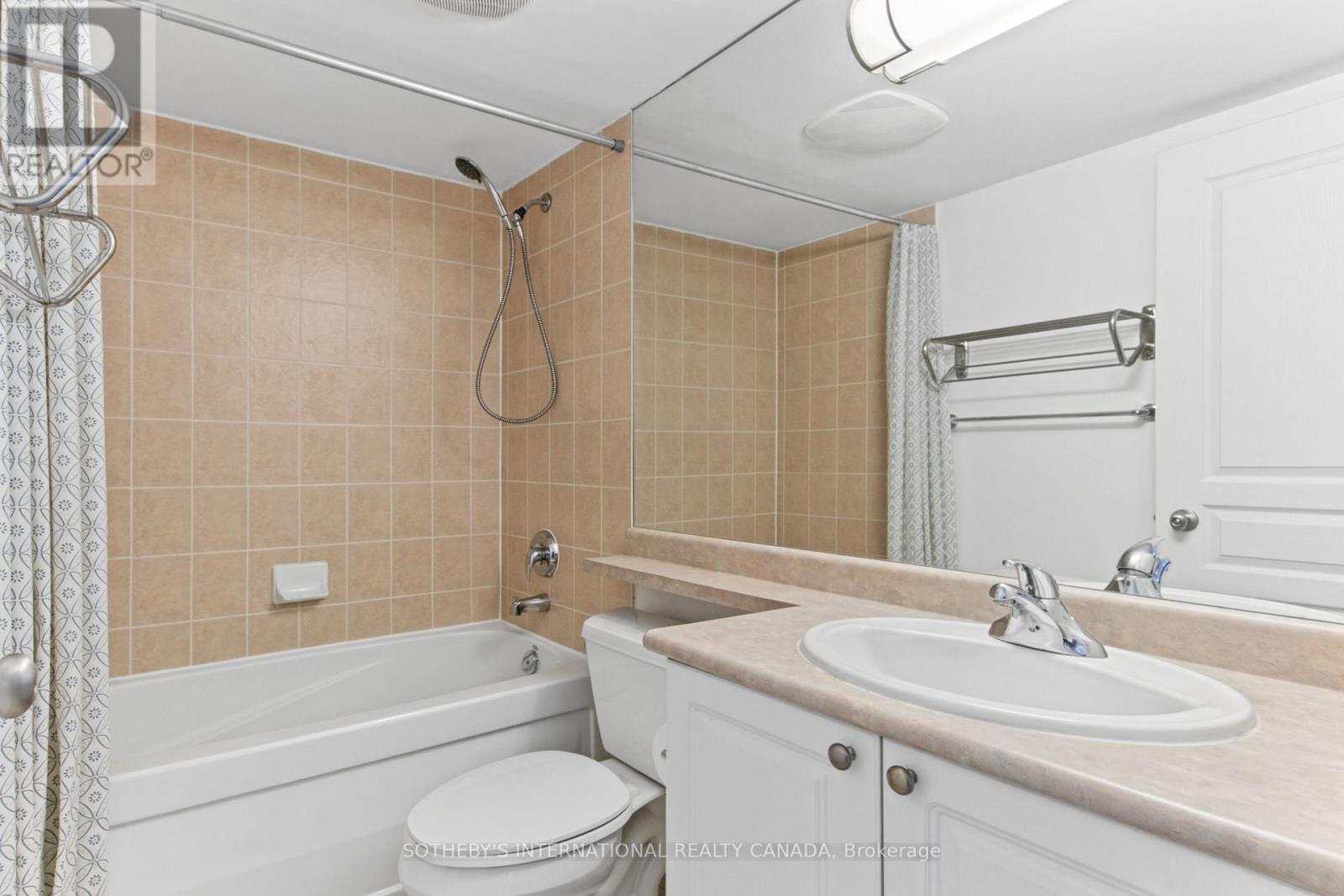 18 Yonge Street — photo 17