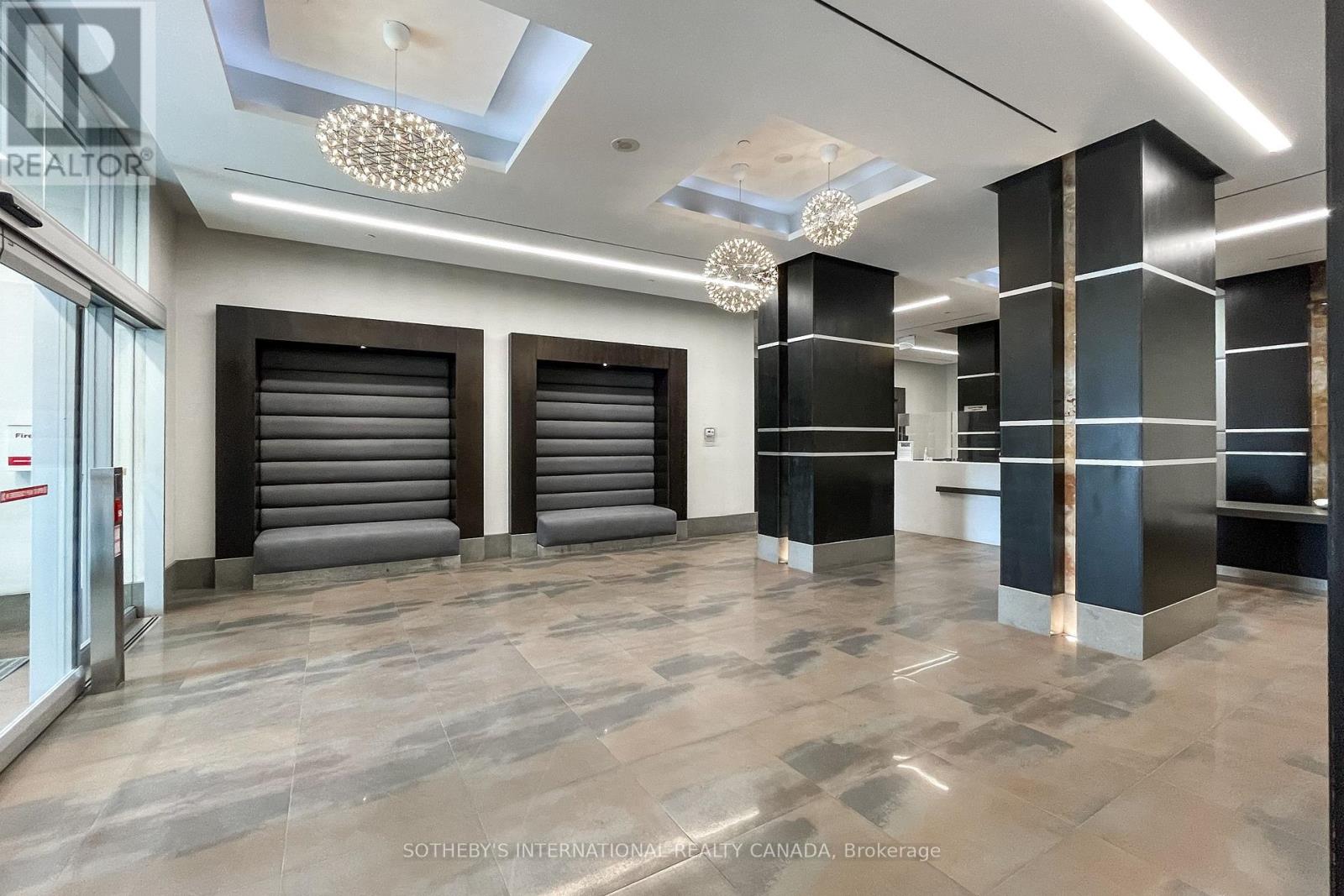 18 Yonge Street — photo 4