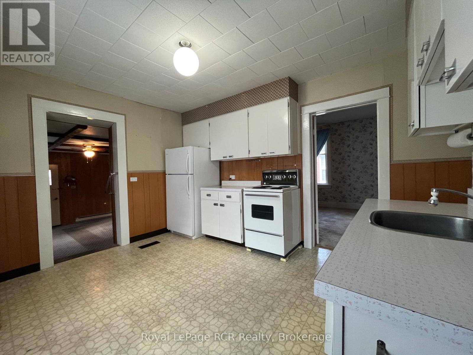 582 12TH AVE AVENUE N - 26