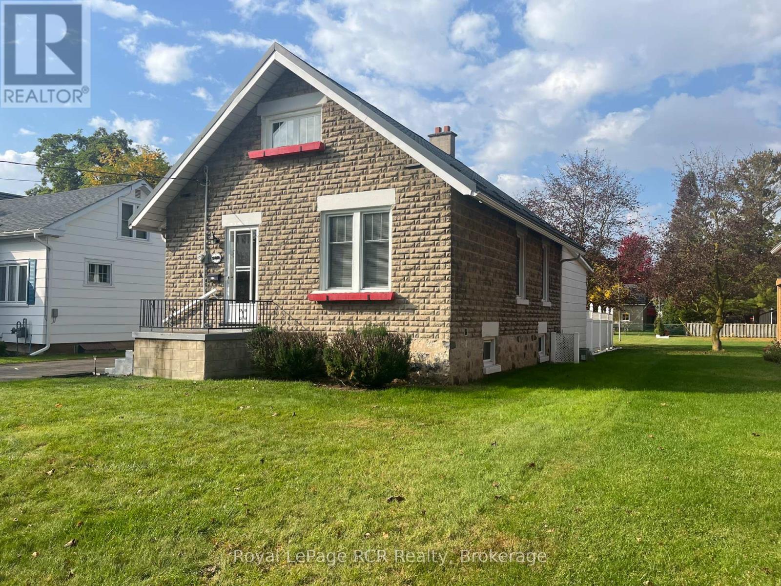 582 12TH AVE AVENUE N - 3