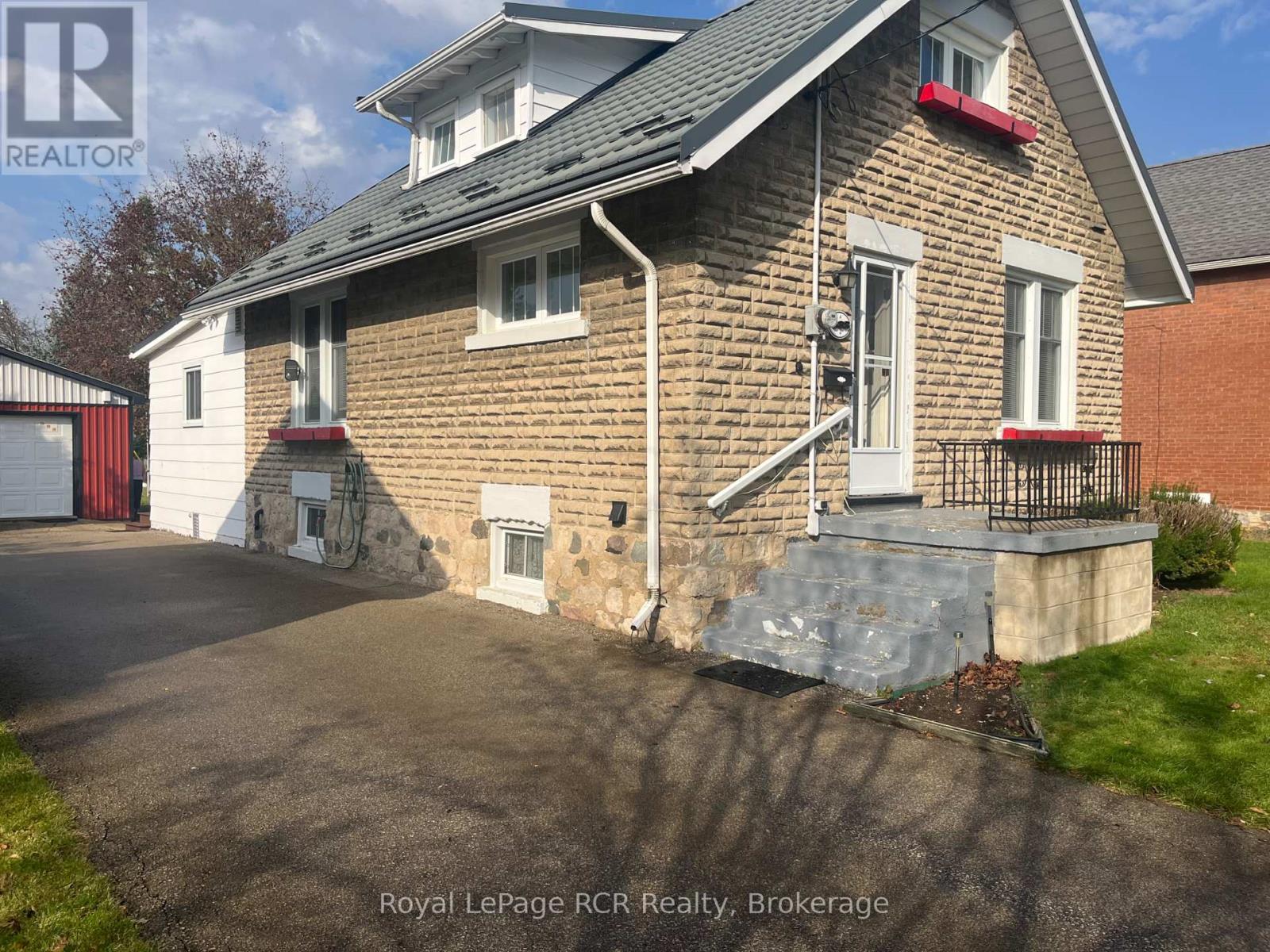 582 12th Ave Avenue North — photo 4