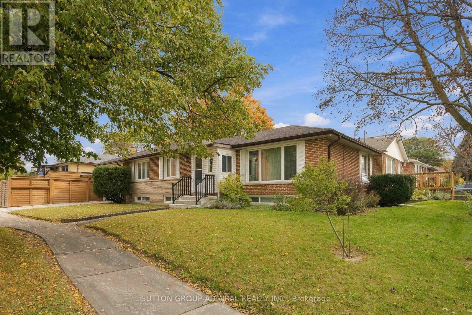 11 Summerglade Drive, Toronto, ON