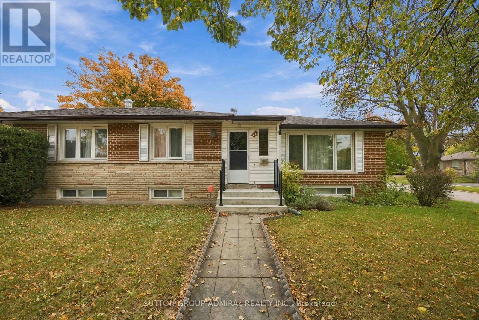 11 Summerglade Drive, Toronto, ON photo 2