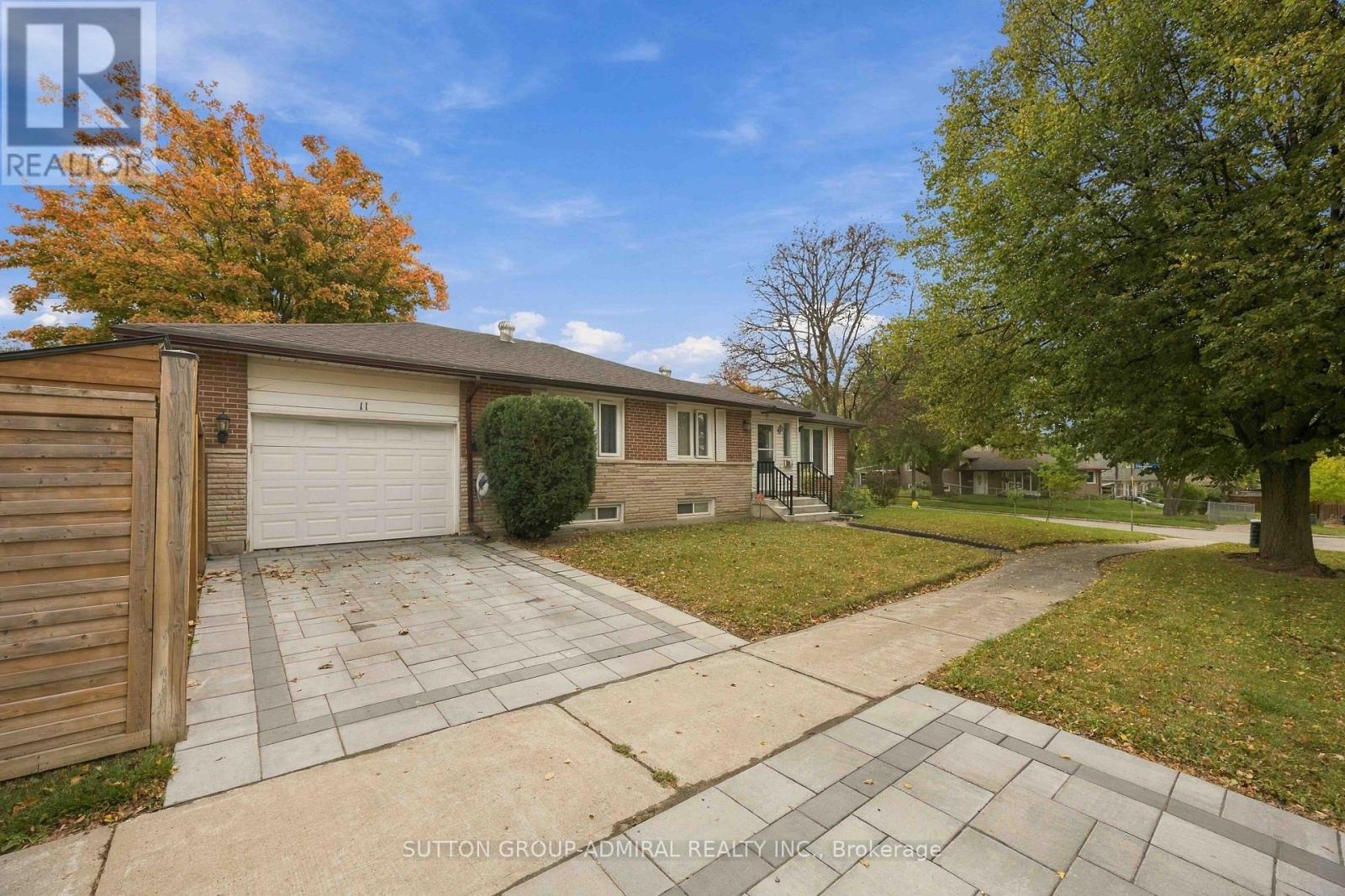 11 Summerglade Drive, Toronto, ON photo 3
