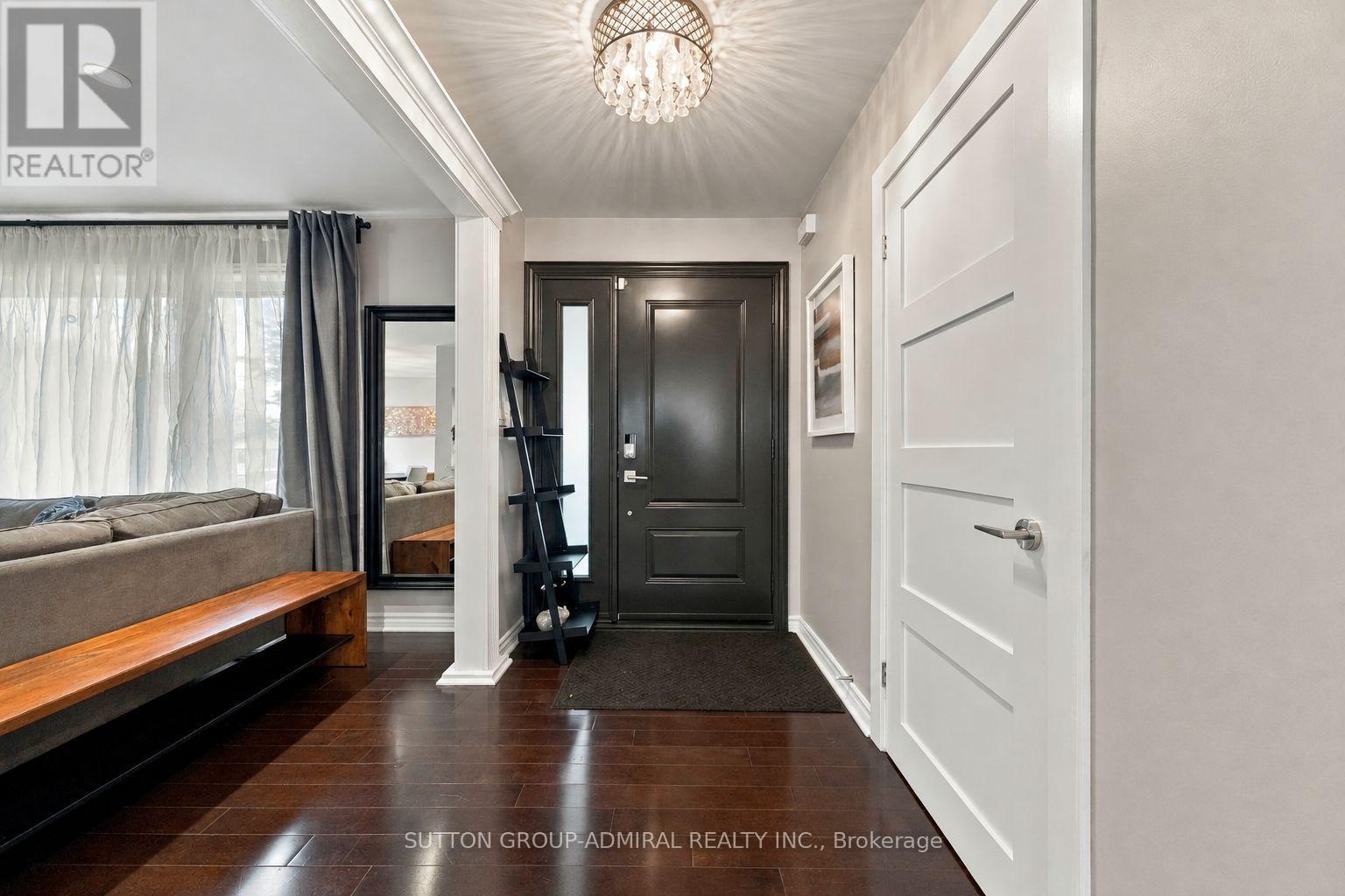 11 Summerglade Drive, Toronto, ON photo 4