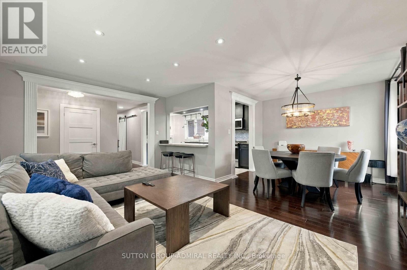 11 Summerglade Drive, Toronto, ON photo 9