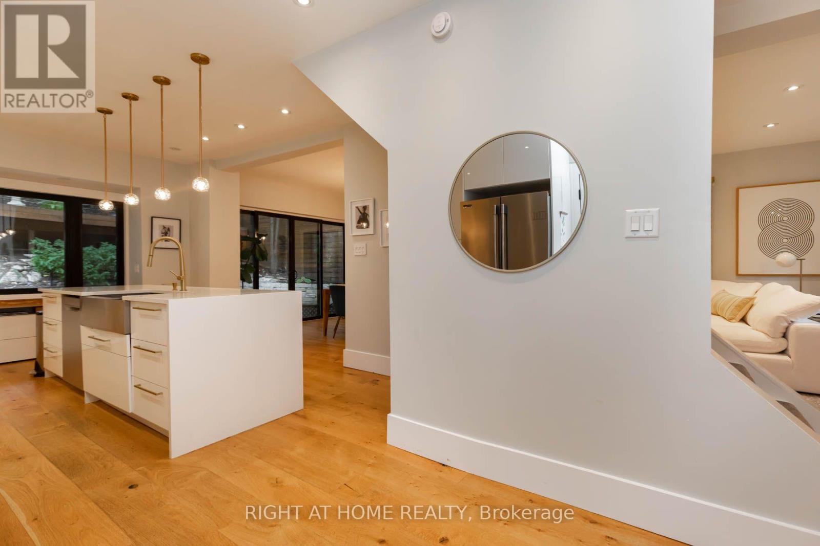 16 Pine Crescent, Toronto, ON photo 14