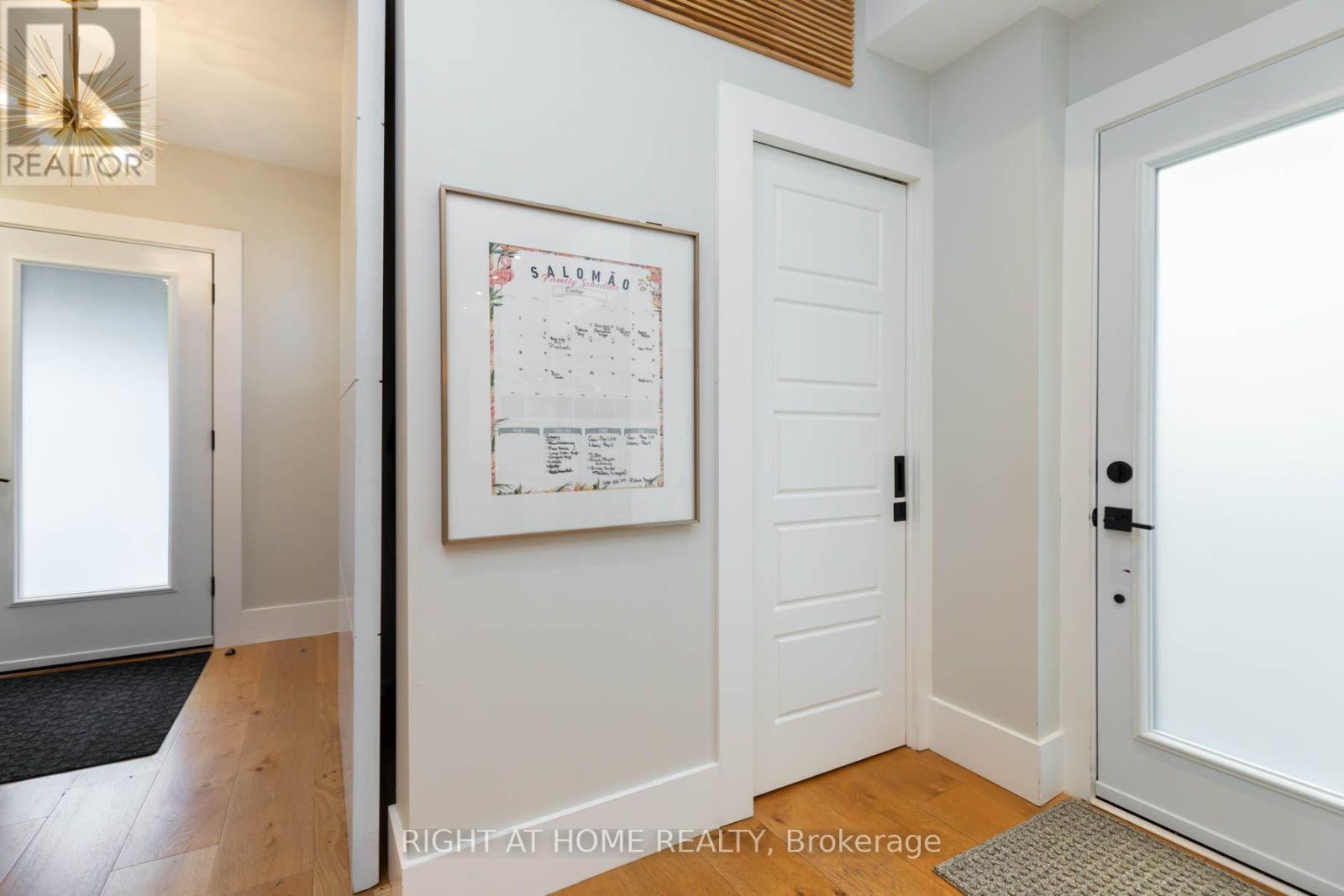 16 Pine Crescent, Toronto, ON photo 15