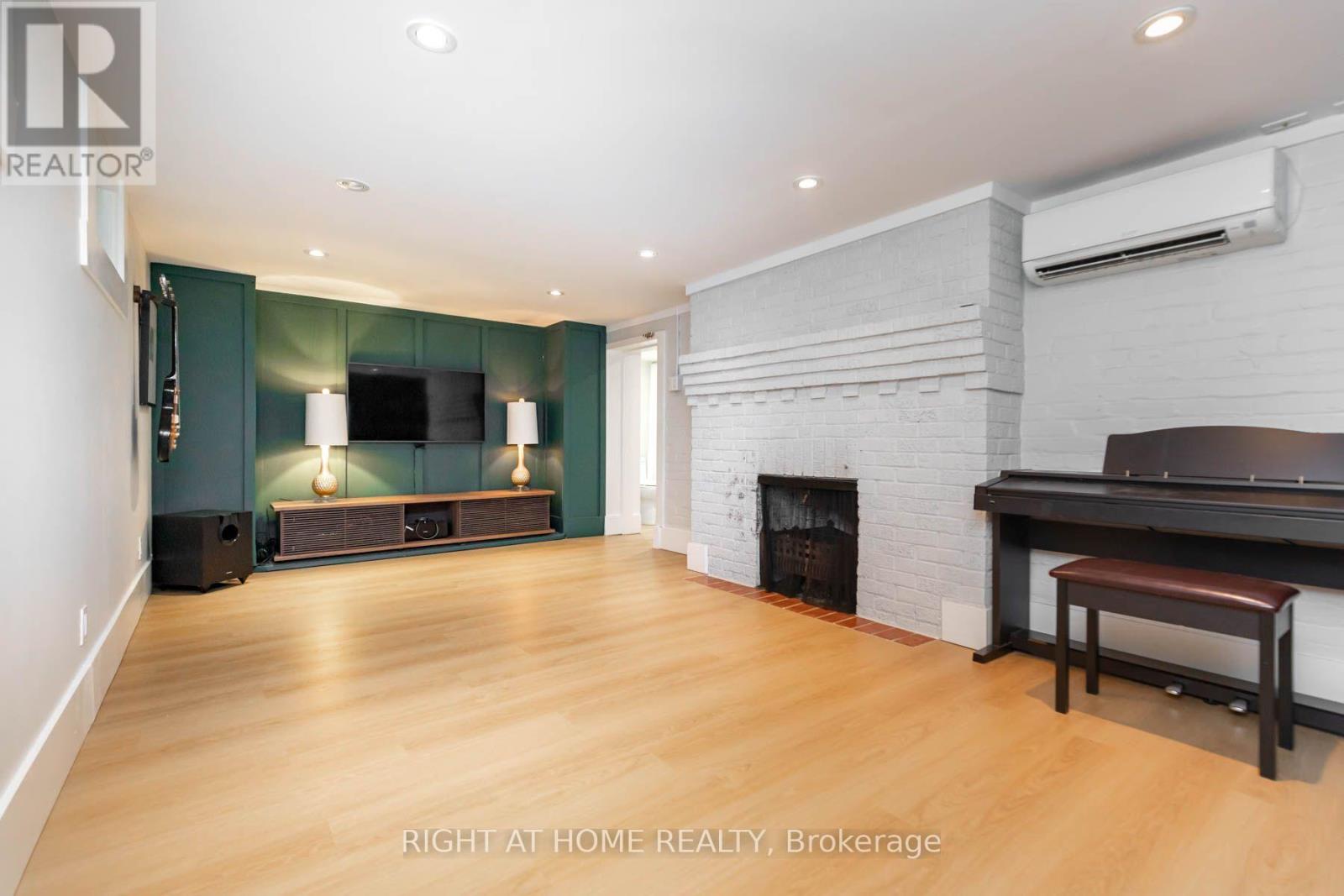 16 Pine Crescent, Toronto, ON photo 25