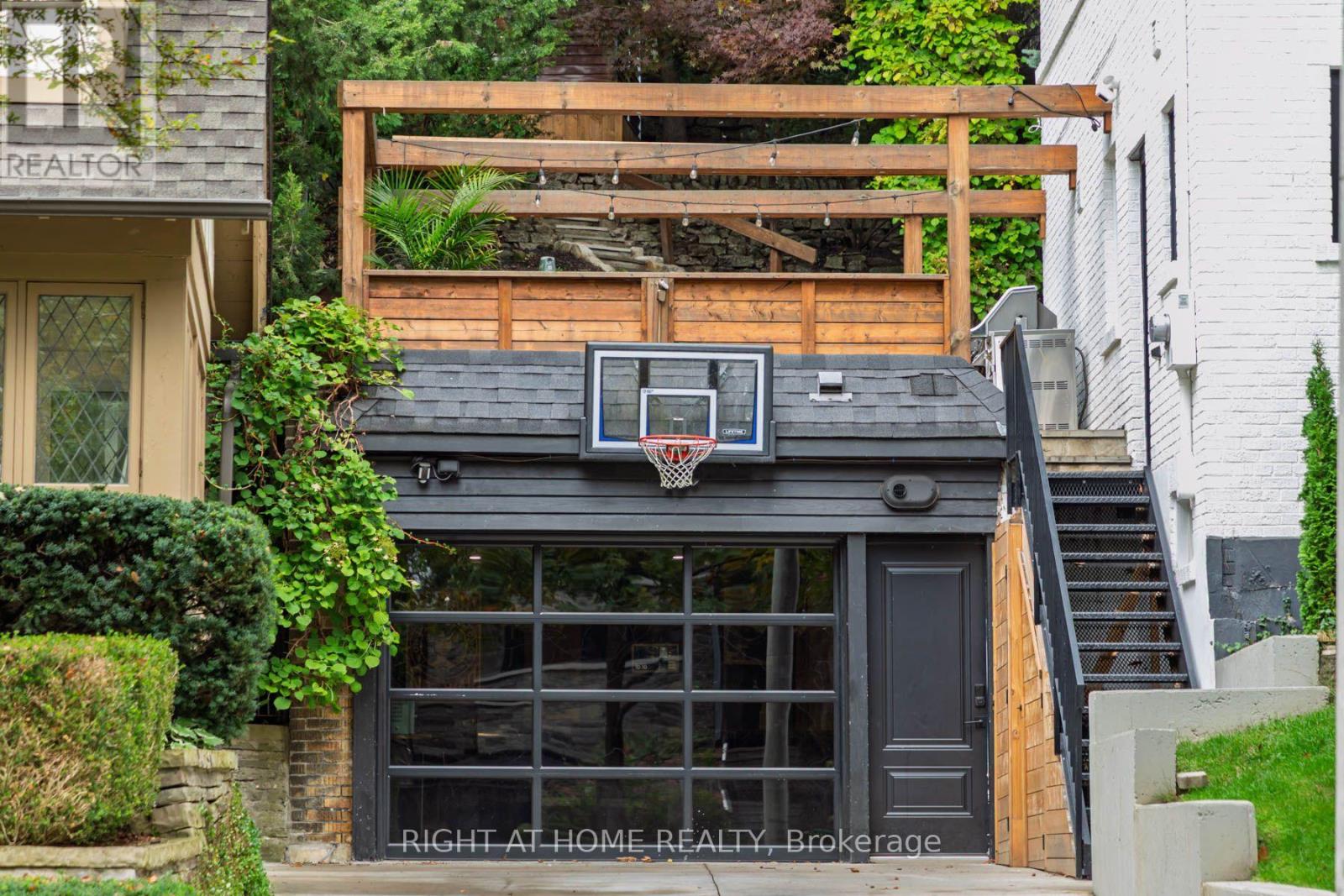 16 Pine Crescent, Toronto, ON photo 29