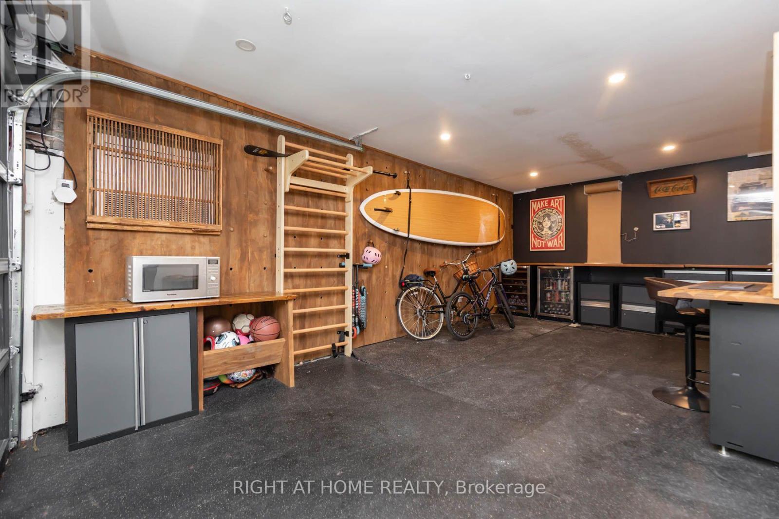 16 Pine Crescent, Toronto, ON photo 32