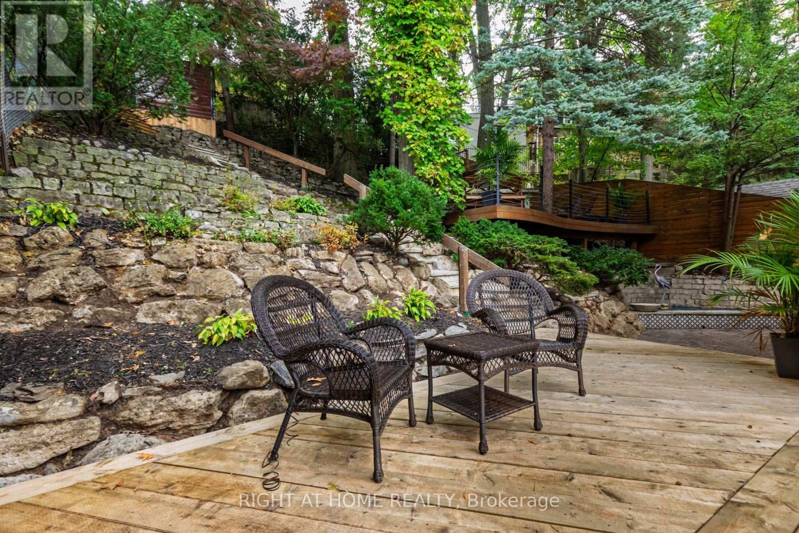 16 Pine Crescent, Toronto, ON photo 35