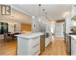 16 Pine Crescent, Toronto, ON M4E1L2 Photo 10
