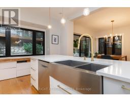 16 Pine Crescent, Toronto, ON M4E1L2 Photo 12
