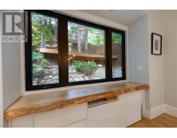 16 Pine Crescent, Toronto, ON M4E1L2 Photo 13